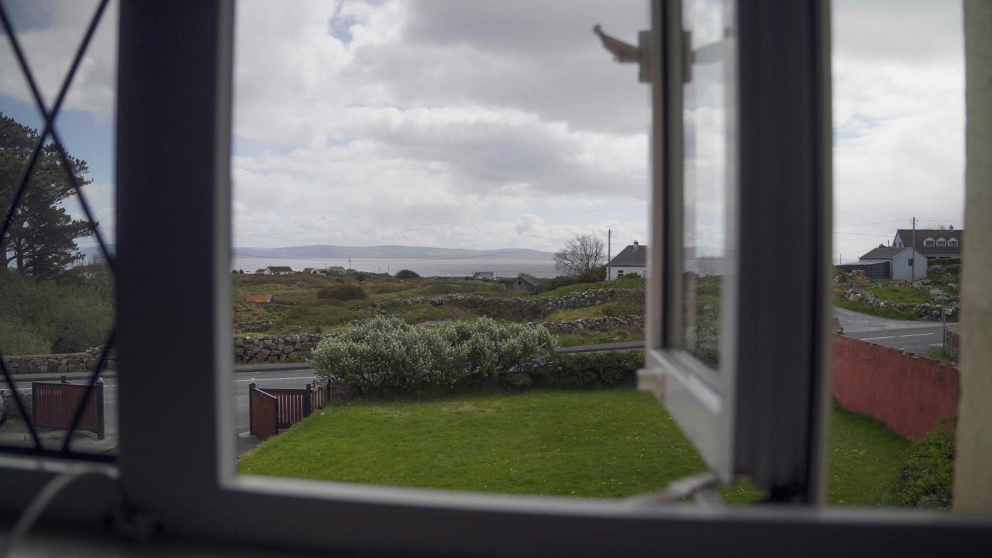 Seaview Lodge Inverin Bagian luar foto